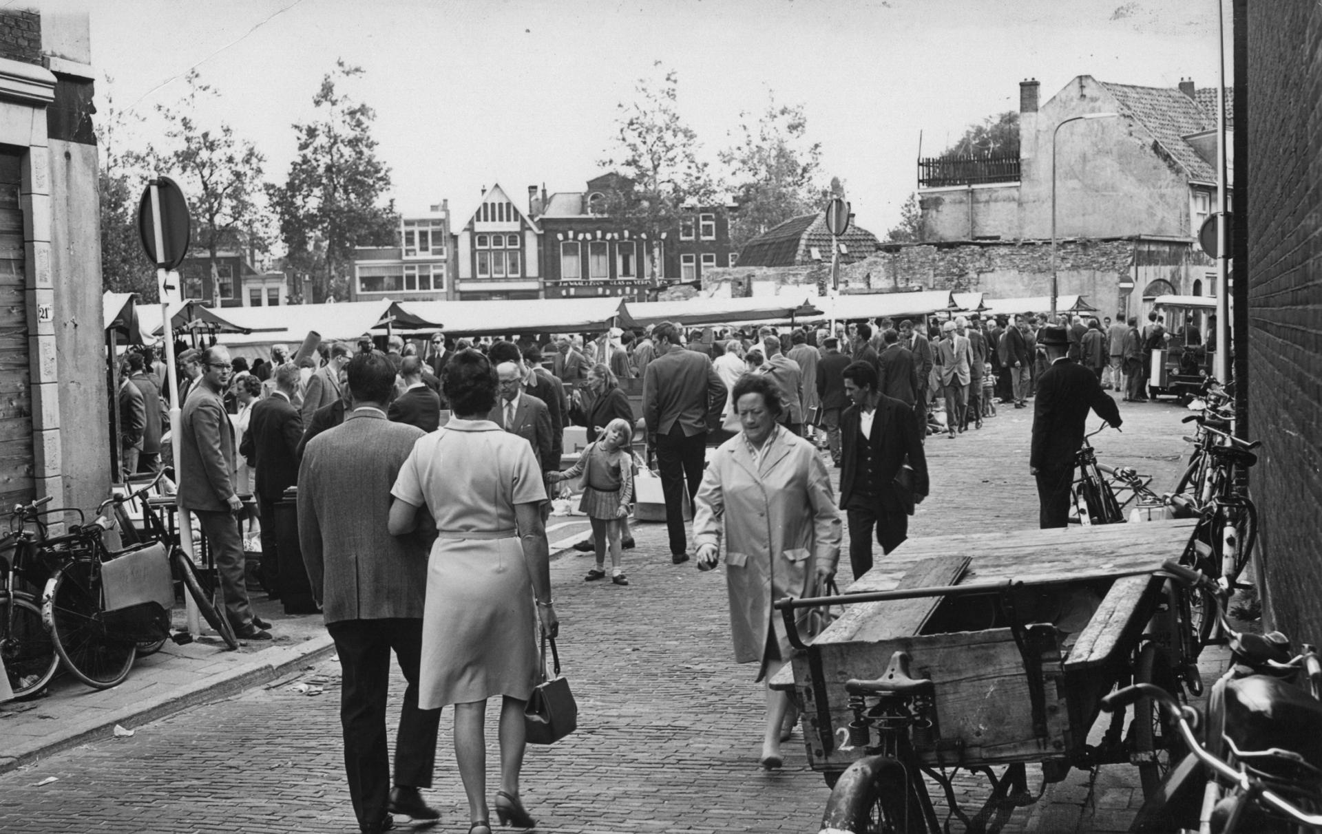 De wekelijkse markt in Wijk C, 1968
