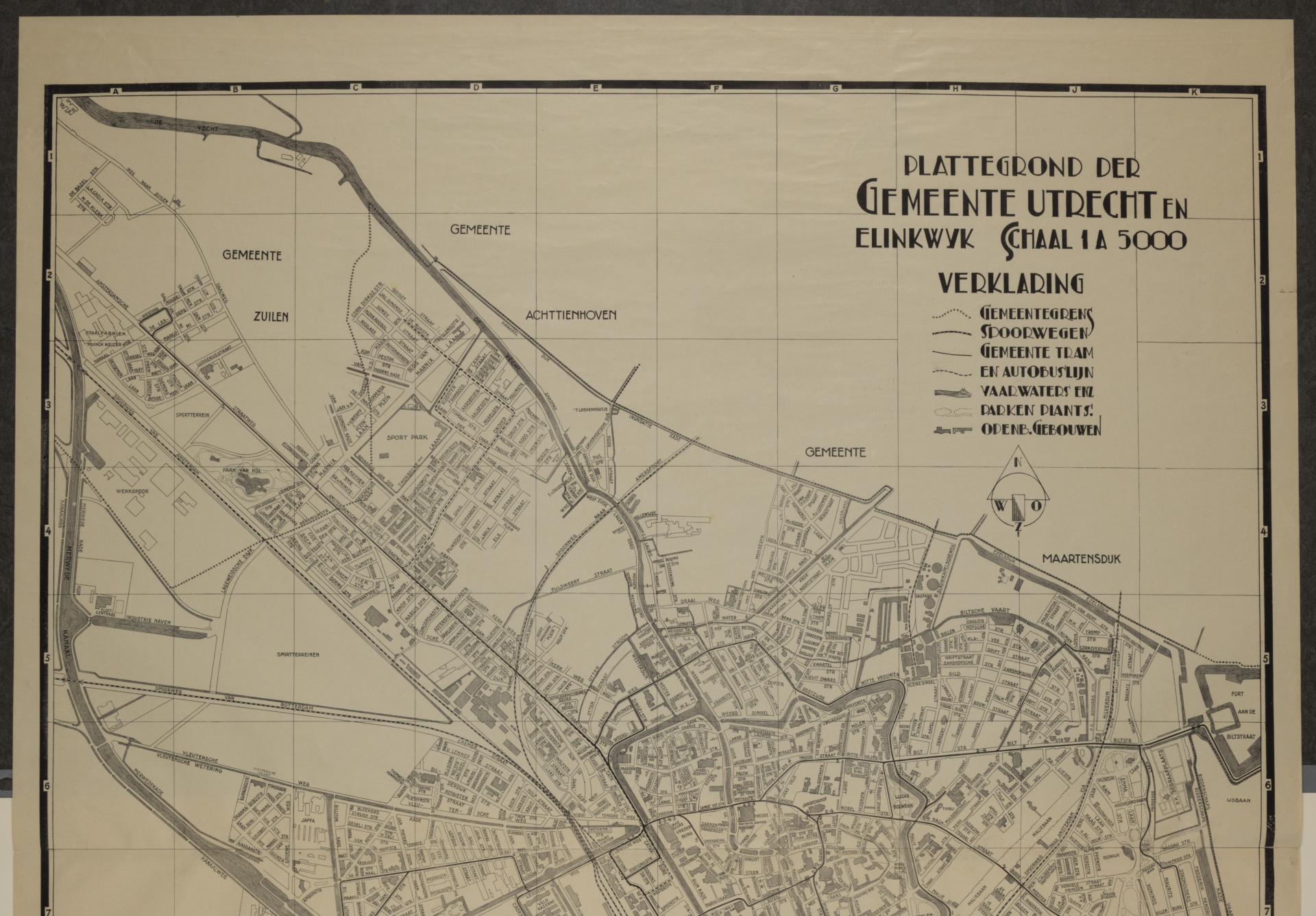 1927 - Plattegrond van de gemeente Utrecht (en Elinkwijk), met een alfabetische lijst van straten, belangrijke gebouwen en bruggen, &quot;bewerkt onder toezicht van de Directeur van Gemeentewerken&quot;.