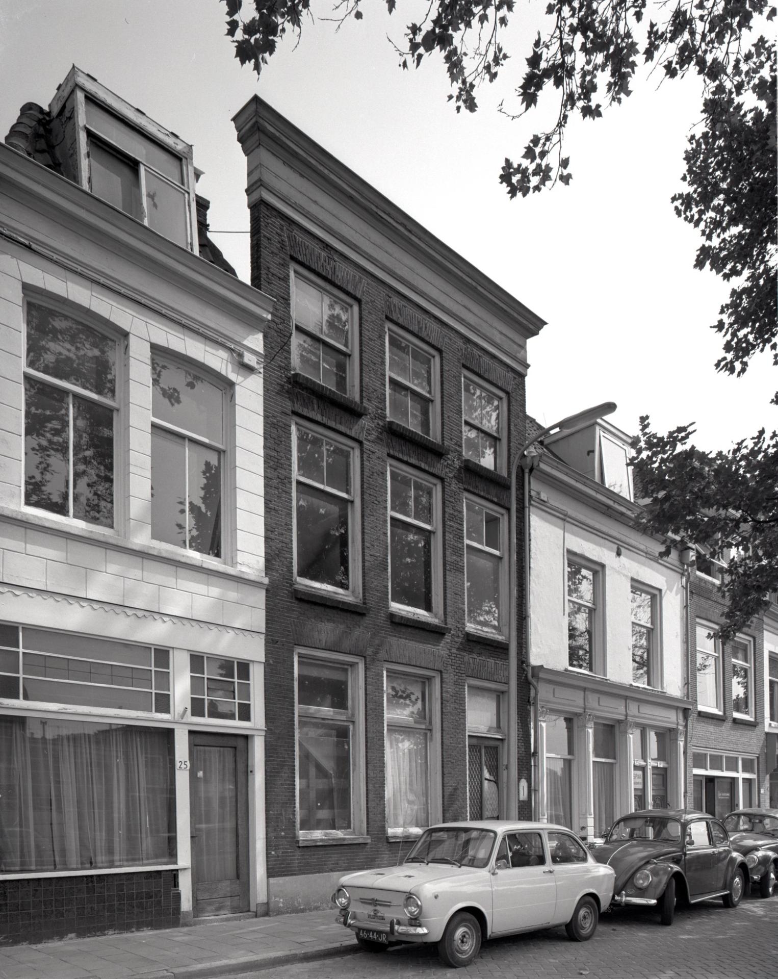 Bemuurde Weerd Oostzijde nr. 23-25, 1974