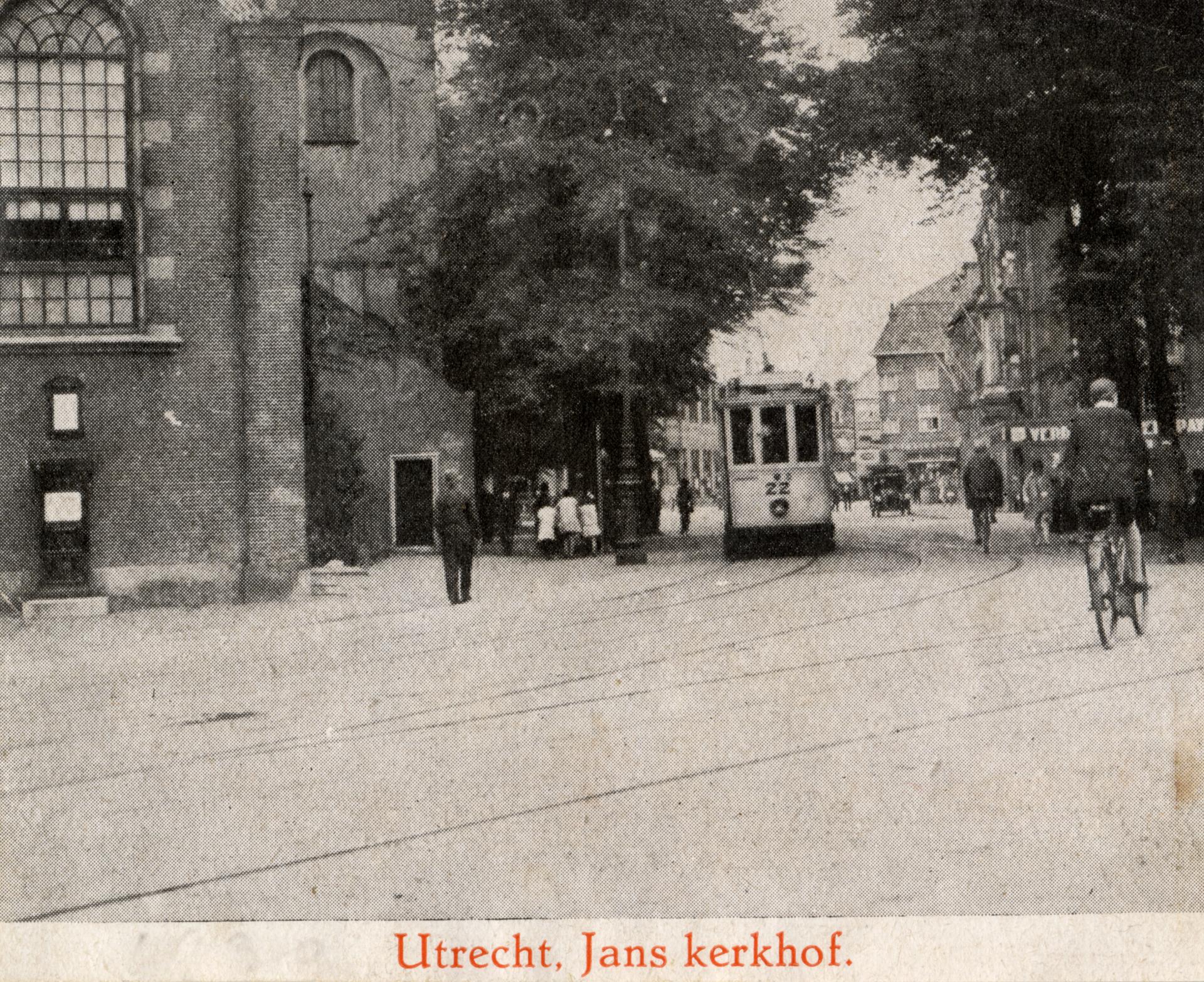 De tram langs het Janskerkhof in 1930<br />
