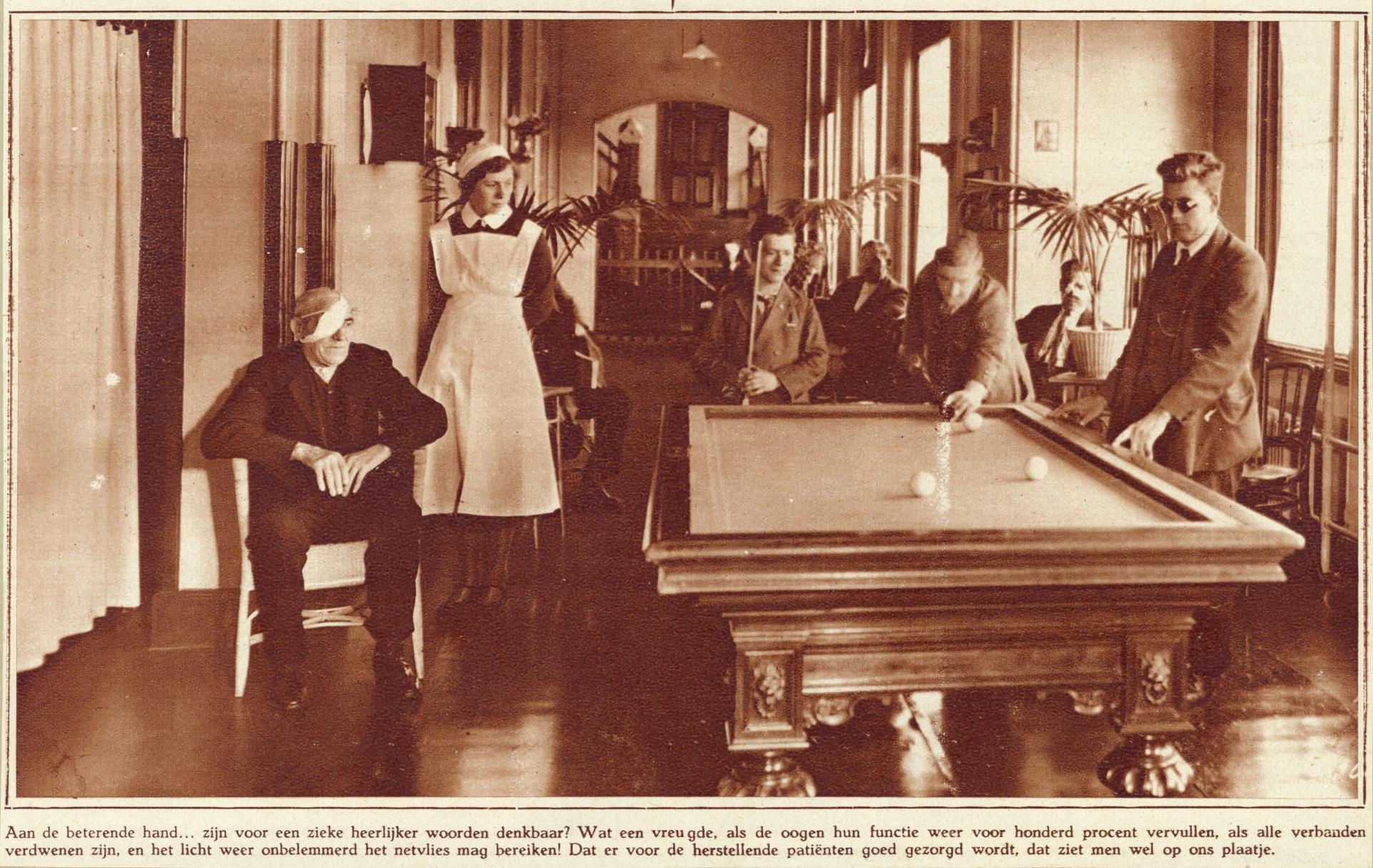 Patiënten in de recreatiezaal van het Ooglijdersgasthuis, (F.C. Dondersstraat 65), ca. 1933-1934