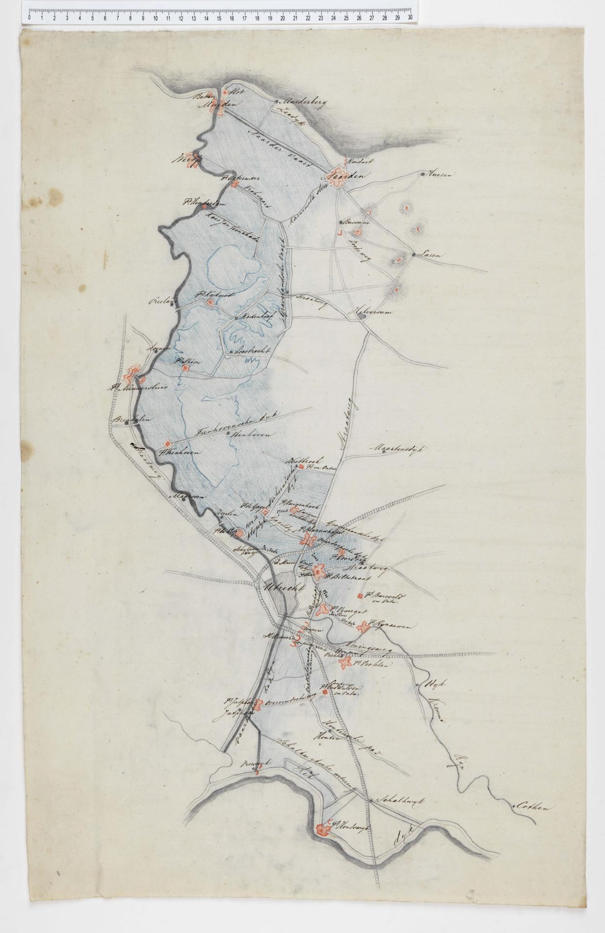 Kaart van het gedeelte van de Nieuwe Hollandse Waterlinie tussen de Zuiderzee en de Lek met weergave van de inundatiegebieden en de verdedigingswerken.
