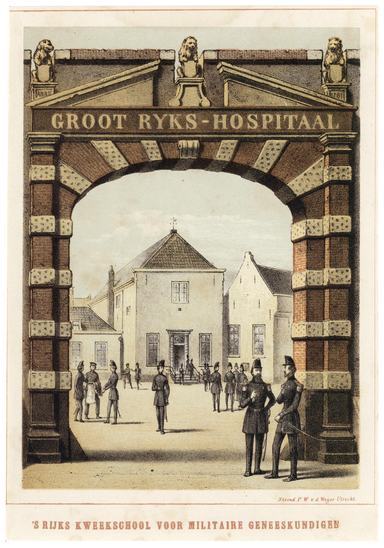 Gezicht op de toegangspoort tot de Rijkskweekschool voor Militaire Geneeskundigen en het Groot Rijkshospitaal (Springweg E 476-478) te Utrecht met een doorkijk naar enkele gebouwen van het complex. De poort is overgebracht naar de tuin van het Rijksmuseum in Amsterdam.