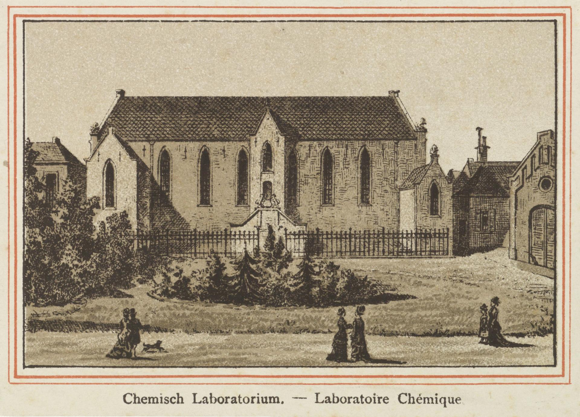 Gezicht vanaf de stadswal te Utrecht op de voorgevel van het Chemisch Laboratorium Leeuwenbergh (Servaasbolwerk A 1056) te Utrecht.