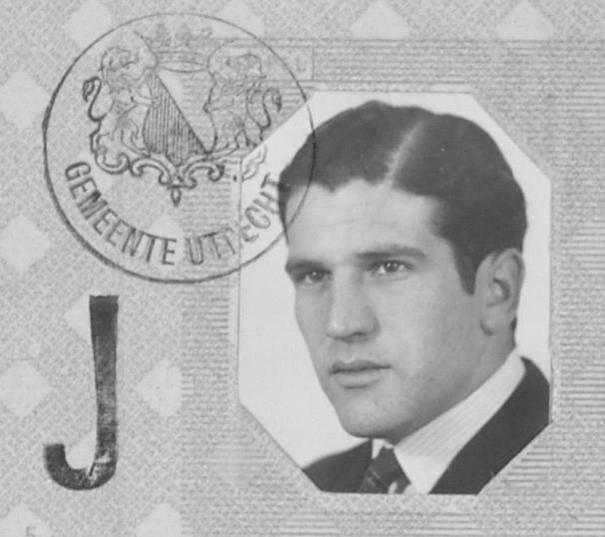 Het persoonsbewijs van Bram Querido, de &#039;J&#039; staat voor Jood.